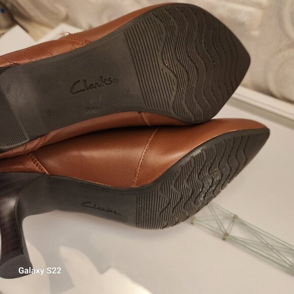 Clarks "Kataleyna Glow" Tan Leather Booties. NIB. Size 6 - Picture 8 of 11